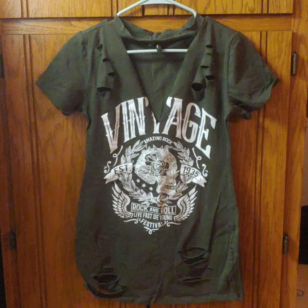 DISTRESSED FESTIVAL TEE NWOT